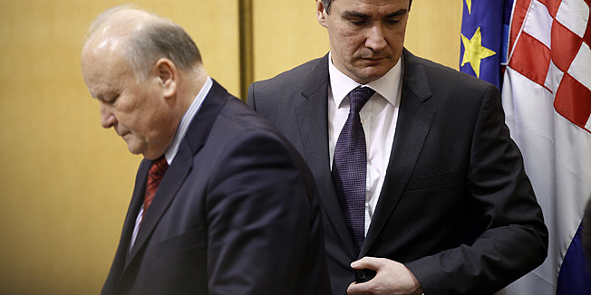 Zagreb, 200212.Hrvatski sabor nastavio je zasjedanje raspravom o Vladinom prijedlogu drzavnog proracuna  s planiranim rashodima u iznosu od 118,84 milijardi kuna, dok su prihodi planirani u iznosu od oko 108,95 milijardi kuna.Na slici: predsjednik Vlade Zoran Milinovic i ministar financija Slavko Linic.Foto: Dragan Matic / CROPIX 