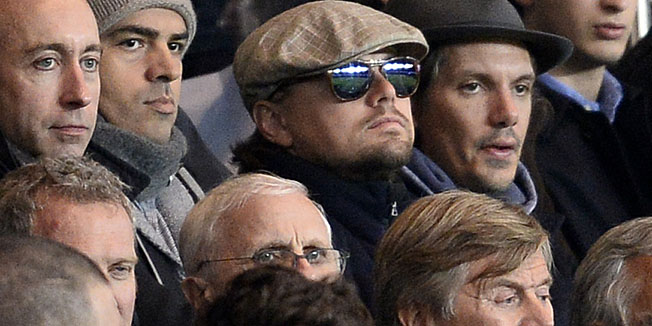 US actor Leonardo di Caprio (C) attends the UEFA Champions League football match Paris Saint-Germain (PSG) vs RSC Anderlecht (RSCA) on November 5, 2013 at the Parc des Princes in Paris.  AFP PHOTO / FRANCK FIFE