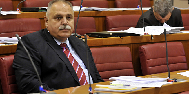 Zagreb, 071113.Nastavak 9. sjednice Sabora na kojoj se raspravljalo o Zakonu o potrosackom kreditiranju.Na fotografiji: Ivan Suker.Foto: Bruno Konjevic / CROPIX