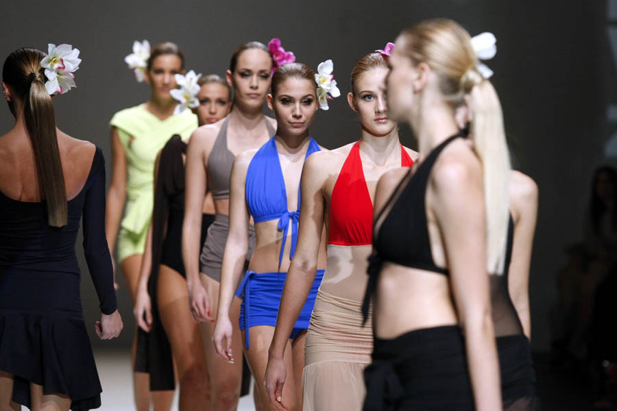 Zagreb, 201113.Hypo centar.Prva vecer Dreft Fashion Weeka odrzana je veceras u Hypo centru, na kojoj je prikazan rad dizajnerice Lane Biondic.Na fotografiji: revija Lane BiondicFoto: Tomislav Kristo / CROPIX