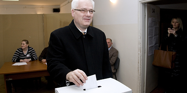 Zagreb, 011213.Palmoticeva ulica 30.Predsjednik RH Ivo Josipovic glasao je na referendumu o definiciji braka u Ustavu Republike Hrvatske.Foto: Sandra Simunovic / CROPIX
