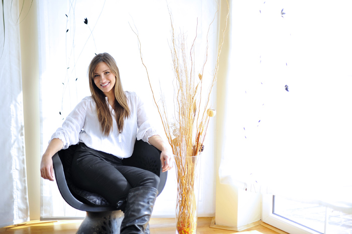 Zagreb, 180411.Ines Huskic, clanica reality showa Hrvatska trazi zvijezdu, snimljena u kuci u Gracanima gdje se nalaze kandidati za vrijeme trajanja showa.Foto: Boris Kovacev / CROPIX