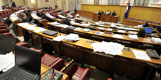 Zagreb, 081113.U nastavku 9.sjednice, Hrvatski sabor danas ce glasovati o prije raspravljenim tockama, medju kojima i o odluci da se za 1. prosinca raspise referendum o ustavnom definiranju braka.Foto: Bruno Konjevic / CROPIX