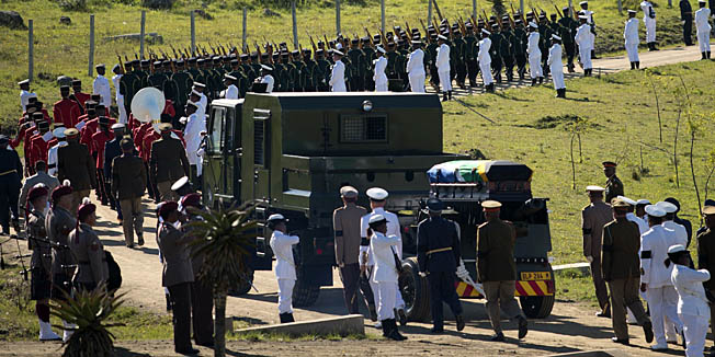 The funeral procession carrying the coffin of South African President Nelson Mandela moves inside his compound for the funeral ceremony in Qunu on December 15, 2013. Mandela, the revered icon of the anti-apartheid struggle in South Africa and one of the towering political figures of the 20th century, died in Johannesburg on December 5 at age 95.   AFP PHOTO / PEDRO UGARTE