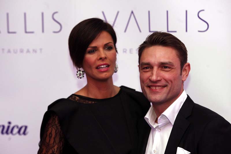 Zagreb, 221213.Bistricka ulica, Stadion NK Sesvete.Svecano otvorenje restorana Vallis kod stadiona NK Sesvete. Vlasnici novog restorana su nogometas Robert Kovac sa suprugom Anicom u partnerstvu sa obitelji Steko i Saric. Otvorenju su prisustvovala poznata lica iz poslovnog, nogometnog i glazbenog svijeta.Na fotografiji: Anica i Robert Kovac.Foto: Ranko Suvar / CROPIX