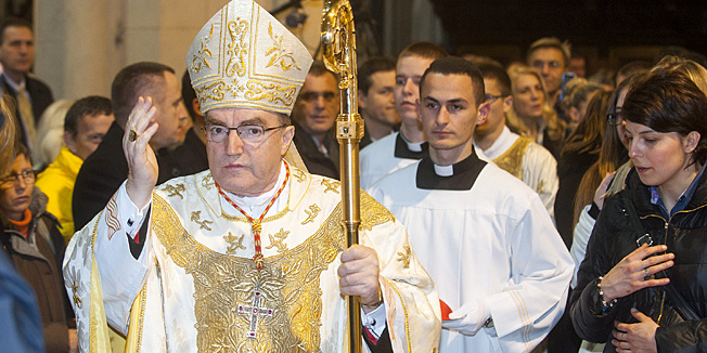 Zagreb, 251213.Kardinal Josip Bozanic predvodio je veceras u prepunoj katedrali misno slavlje Polnocku, povodm najveceg krscanskog blagdana Bozica. Foto: Damir Krajac / CROPIX