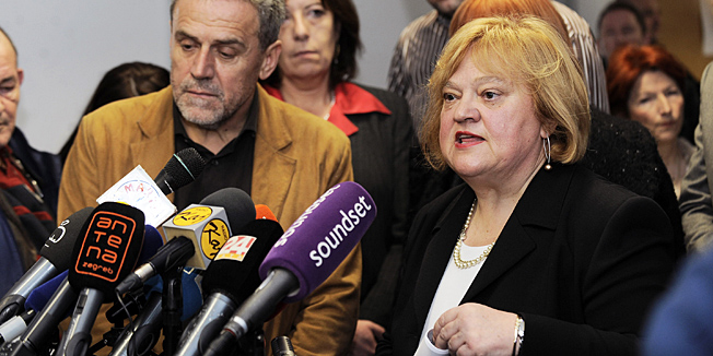 Zagreb, 271213.Ministrica graditeljstva i prostornog uredjenja Anka Mrak Taritas i zagrebacki gradolnacelnik Milan Bandic obisli su danas prostor Sektora za legalizaciju na Zagrebackom velesajmu.Na fotografiji: Anka Mrak Taritas, Milan Bandic.Foto: Damir Krajac / CROPIX