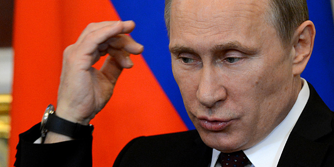 Russia's President Vladimir Putin attends a meeting with Belarus President Alexander Lukashenko  the Kremlin in Moscow, on December 25, 2013. Putin met today Lukashenko to discuss progress on a fledgling state union the two neighbours had first agreed to forge nearly two decades ago. AFP PHOTO / KIRILL KUDRYAVTSEV