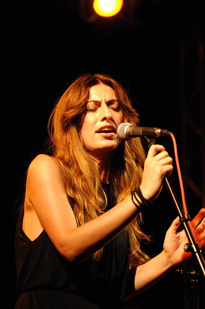 Solin, 300709.Na solinskoj Gradini veceras su koncert odrzale cure iz grupe Meritas i Jelena Radan.Na fotografiji: Jelena Radan.Foto: Mario Todoric / CROPIX