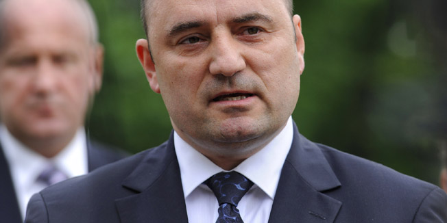 Donji Srdevici, 240611.Vac dva dana u Donjim Srdevicima traje potraga za Draganom Paravinjom za kojeg se sumnja da je oteo Antoniju Bilic.Na slici: zamjenik ravnatelja policije RH Milijan Brkic.Foto: Marko Miscevic / CROPIX