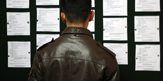 Slavonski Brod 301109.U Brodsko posavskoj zupaniji ima 14902 nezaposlena sto je 20% vise nego u istom periodu prosle godine.Vecina ih misli da nece naci zaposlenje preko biroa za zaposljavanje.Na slici biro za zaposljavanje. Foto: Danijel Soldo / CROPIX