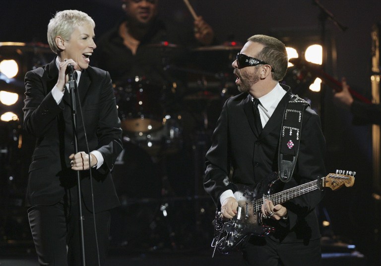 LOS ANGELES - NOVEMBER 22:  Musicians Dave Stewart (R) and Annie Lennox of the band Eurythmics perform onstage at the 2005 American Music Awards held at the Shrine Auditorium on November 22, 2005 in Los Angeles, California. (Photo by Kevin Winter/Getty Images) *** Local Caption *** Dave Stewart;Annie Lennox