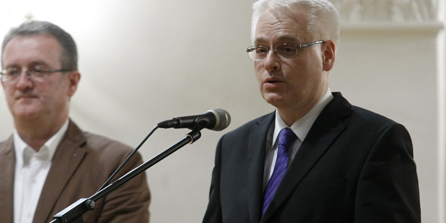 Zagreb, 270114.Hrvatski glazbeni zavod, Gunduliceva ulica.Svecana Akademija u povodu Slave Srpskog kulturnog drustva Prosvjeta. Kulturnom programu prisustvovao je predsjednik Republike Ivo Josipovic. Na fotografiji: Cedomir Visnjic i predsjednik Ivo Josipovic.Foto: Ranko Suvar / CROPIX