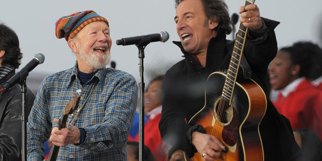 (FILES) This file photo taken on January 18, 2009 shows US singers Pete Seeger (L) and Bruce Springsteen (R) performing during the We are One Inaugural Celebration at the Lincoln Memorial on January 18, 2009 in Washington, DC. Legendary American folk singer Pete Seeger, known for renditions of songs like 