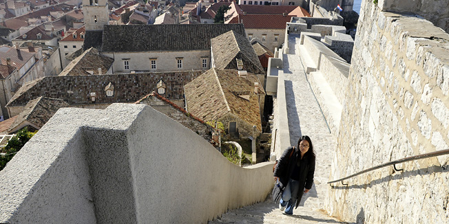 Dubrovnik, 261109.Pogled na staru dubrovacku jezgru sa zidina.Foto: Admir Buljubasic / CROPIX