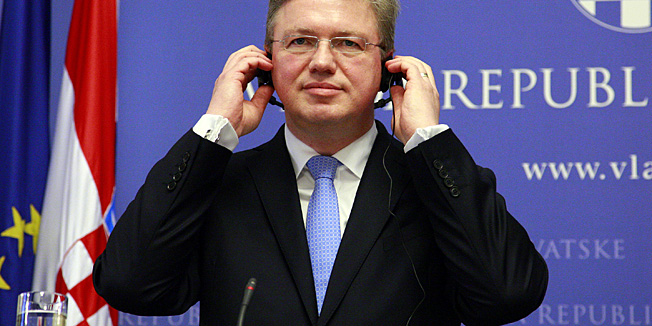 Zagreb, 260313.Vlada.Europski povjerenik za prosirenje Stefan Fuele i premijer Zoran Milanovic odrzali press konferenciju vezanu za izvjesce Europske komisije o monitoringu priprema Hrvatske za pristupanje EU.Na fotografiji: Stefan Fuele.Foto: Davor Pongracic / CROPIX