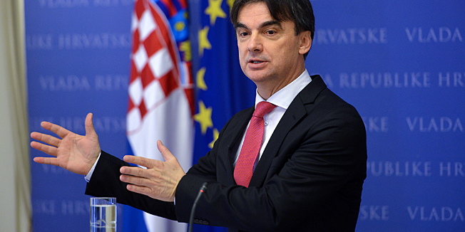 Zagreb, 070214.Markov trg, Banski dvori.Press konferencija Branka Grcica potpredsjednika Vlade na temu koristenja EU fondova.Foto: Goran Mehkek / CROPIX