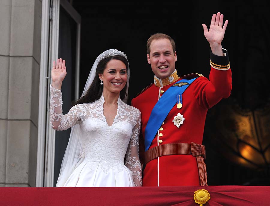 TO GO WITH YEARENDER STORY BY ROBIN MILLARD(FILES) Britain's Prince William and his wife Catherine, Duchess of Cambridge, wave to the crowd from the balcony of Buckingham Palace in London on April 29, 2011, following their wedding. After the world watched Prince William's fairytale wedding, the celebrations in 2012 for Queen Elizabeth II's diamond jubilee should put the icing on an 