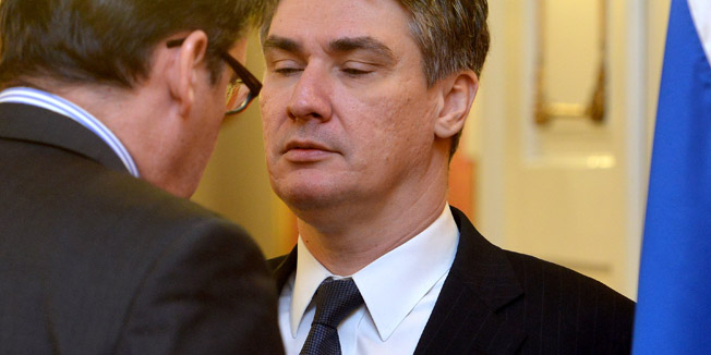 Zagreb, 130214.Markov trg.Redovita sjednica Vlade RH.Na dnevnom redu su izvjesca o radu i poslovanju HRT-a i provedbi programskih nacela i obveza HRT-a, izmjene i dopune zakona o sumama, te odluka o darovanju zemljista i objekata bivse vojarne na Borongaju Sveucilistu u Zagrebu za izgradnju Znanstveno-ucilisnog kampusa Borongaj.Na fotografiji: Zoran Milanovic.Foto: Goran Mehkek / CROPIX