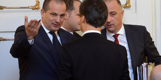 Zagreb, 130214.Markov trg.Redovita sjednica Vlade RH.Na dnevnom redu su izvjesca o radu i poslovanju HRT-a i provedbi programskih nacela i obveza HRT-a, izmjene i dopune zakona o sumama, te odluka o darovanju zemljista i objekata bivse vojarne na Borongaju Sveucilistu u Zagrebu za izgradnju Znanstveno-ucilisnog kampusa Borongaj.Na fotografiji: Slavko Linic.Foto: Goran Mehkek / CROIX