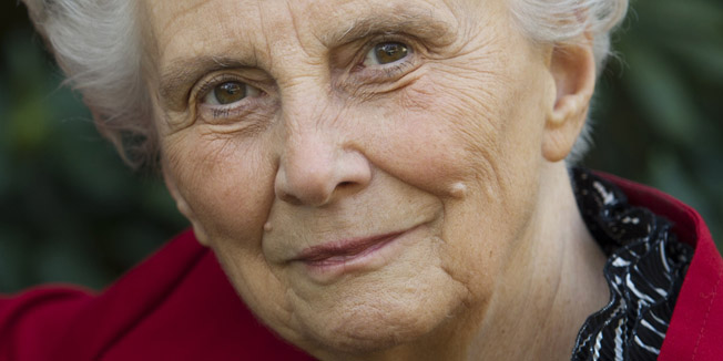 A picture taken on November 8, 2011 shows late Dutch former health minister Els Borst posing in her garden in Bilthoven. Borst died on February 10, 2014, aged 81.    AFP PHOTO / ANP / MARCEL ANTONISSE  **NETHERLANDS OUT**