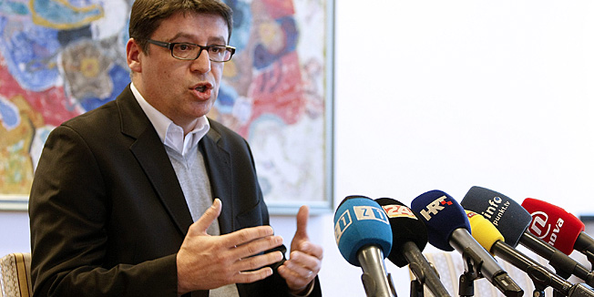 Zagreb, 170214.Ministarstvo znanosti, obrazovanja i sporta, Donje Svetice.Ministar Zeljko Jovanovic odrzao je danas konferenciju za medije povodom nabavke novih automobila za ministre.Na fotografiji: Zeljko Jovanovic.Foto: Ronald Gorsic / CROPIX