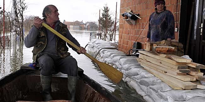 Sisak, Sela, 190214. Zbog povisenog vodostaja otezano je ulijevanje Odre u Savu koja se vraca uzvodno i poplavljuje Sela. Najugrozenje su kuce u Skolskoj ulici, medju kojima je i kuca Zeljka Bubasa.Foto: Srdjan Vrancic / CROPIX