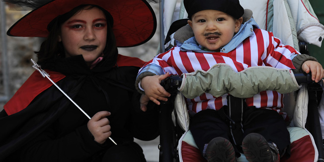 Sibenik, 230214.Veselom povorkom maskara kroz grad i preuzimanjem kljuceva grada od gradonacelnika Zeljka Burica na trgu ispred katedrale zapocelo je karnevalsko veselje u SibenikuFoto: Niksa Stipanicev / CROPIX