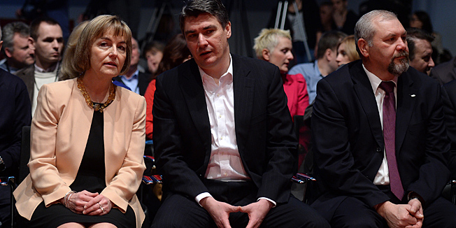 Zagreb, 220214.Hypo Centar.Tematsko izvjestajna konvencija Socijal demokratske partije pod nazivom Red, Rad, Rast.Na fotografiji:  Zoran Milanovic. Vesna PusicFoto: Goran Mehkek / CROPIX