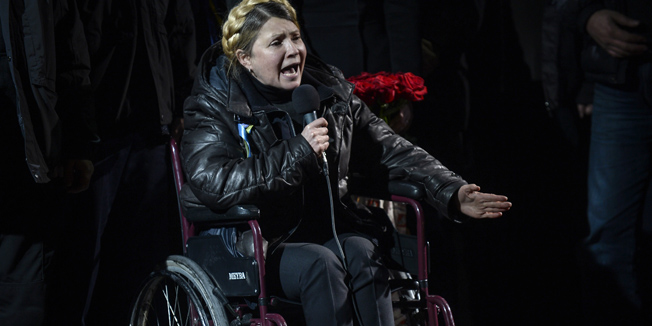 TOPSHOTSNewly freed Ukrainian opposition icon Yulia Tymoshenko speaks at Independence Square on February 22, 2014, moments after parliament voted to hold early presidential elections in May. Tymoshenko received a rapturous welcome on Independence Square. 