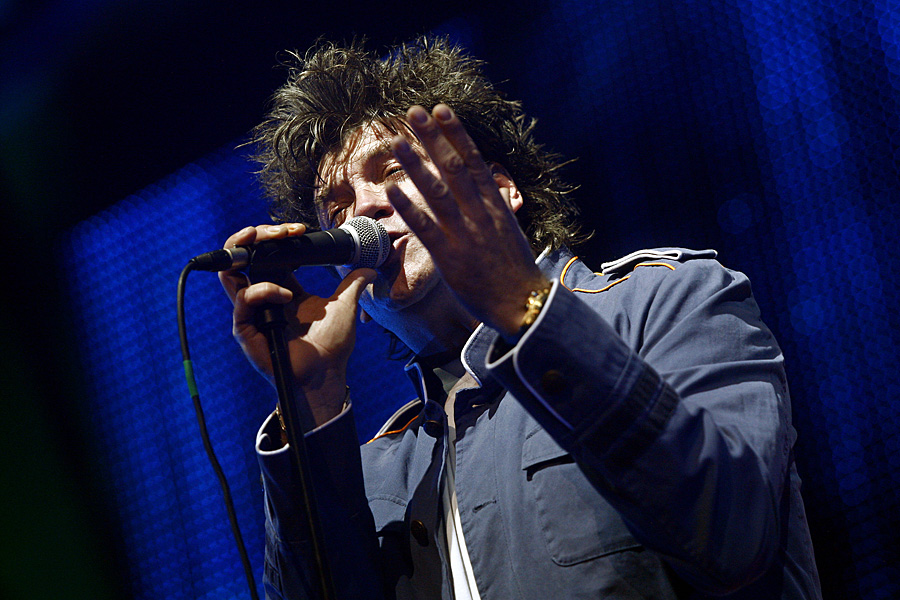 Zagreb, 161210.U sklopu turneje Karlovacko live u zagrebackoj Areni odrzan je veliki koncert Crvene Jabuke i Halida Beslica.Na slici: Drazen Zeric Zera.Foto: Neja Markicevic / CROPIX