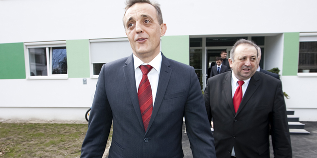 Belisce, 040314.Tihomir Jakovina u posjetu je Beliscu gdje se susreo s gradonacelnikom Dinkom Buricem, nakon cega su zajednicki obisli tvrtke Duropack, Hidrobel i tvrtku Flochista.Na fotografiji: Dinko Buric, gradonacelnik Belisca i Tihomir Jakovina, ministar poljoprivrede.Foto: Vlado Kos / CROPIX