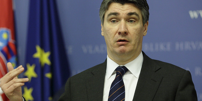 Zagreb, 050314.Predsjednik Vlade Zoran Milanovic odrzao je u Banskim dvorima konferenciju za medije povodom izmjena i dopuna Drzavnog proracuna za 2014., te izmjene Zakona o doprinosima.Foto: Dragan Matic / CROPIX