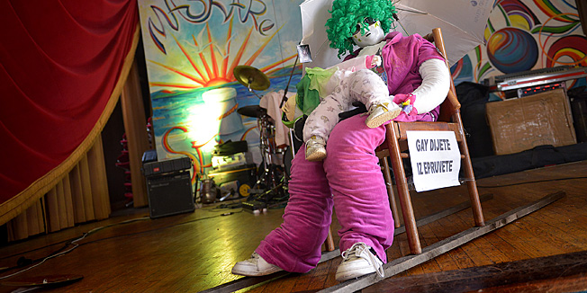 Selce, 050314.Skandalozni mesopust u Selcu sa natpisom 