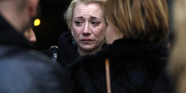 Zagreb,070314.Krematorij groblja Mirogoj.Posljednji ispracaj televizijske i kazalisne glumice Maje Petrin koja je preminula u 41.godini zivota od srcanog udara. Poznata je po ulogama u televizijskim serijama Zabranjena ljubav, Vila Marija, Ponos Ratkajevih, Zakon ljubavi i Stipe u gostima. Vodila je emisiju o filmu Zvjezdana prasina te je glumila u brojnim kazalisnim predstavama. Na fotografiji: Ecija Ojdanic.Foto: Ranko Suvar / CROPIX