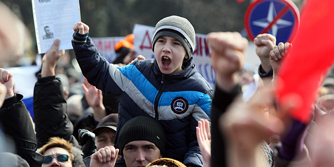 Pro-Russian supporters take part in a rally in the center of Donetsk on March 9, 2014. Pro-Russian activists have set up a round-the-clock picket on the square under a red Soviet flag with the hammer and sickle and they are calling for a secession referendum like the one planned in Ukraine's Crimea peninsula. AFP PHOTO/ ALEXANDER KHUDOTEPLY