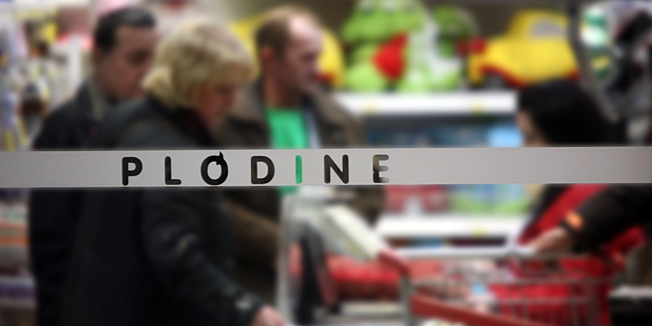 Slavonski Brod, 040211.U trgovackom centru Plodine svijest je izgubila zenska osoba. Iako je hitna pomoc dosla brzo i pokusala ju reanimirati, zena je ipak preminula. Na slici: Plodine.Foto: Danijel Soldo / CROPIX