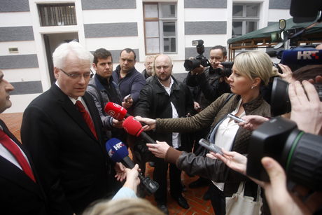 Ludbreg, 190314.Predsjednik Ivo Josipovic u posjetu je Ludbregu. Nakon posjete tvornici Ducati komponents nazociti ce svecanoj sjednci Gradskog vijeca.Na fotografiji: Svecana sjednica Gradskog vijeca, predsjednik Josipovic daje izjavu za medije.Foto: Zeljko Hajdinjak / Cropix