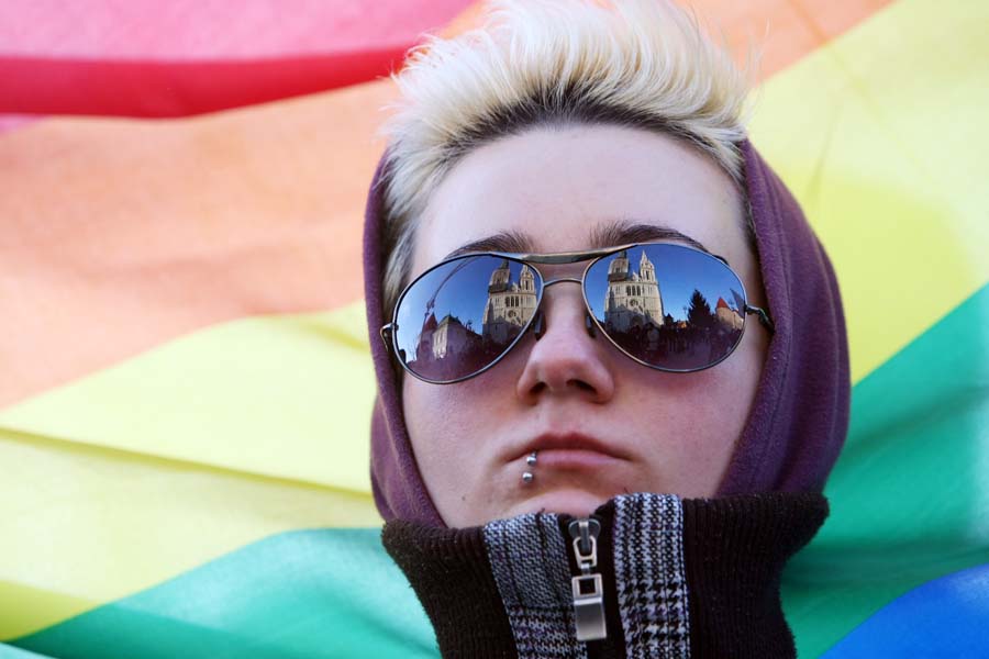 FINALISTI NATJEÈAJA HRVATSKA NOVINSKA FOTOGRAFIJA 2013.DOGAÐAJZagreb, 12.01.2013.Pripadnici udruenja Zagreb Pride okupljaju se pred zagrebaèkom katedralom pod nazivom 