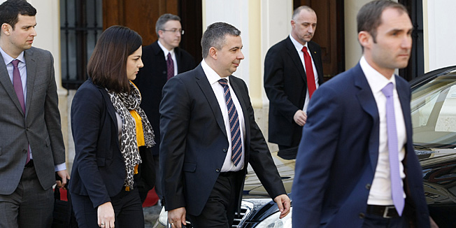 Zagreb, 160114.Zvrsetak danasnjih pregovora hrvatske Vlade i MOL-a o medjusobnim odnosima u INI u kojima Vlada i MOL pokusavaju rijesiti prijepore vezane uz upravljacka prava i druga pitanja u INI.Foto: Ranko Suvar / CROPIX