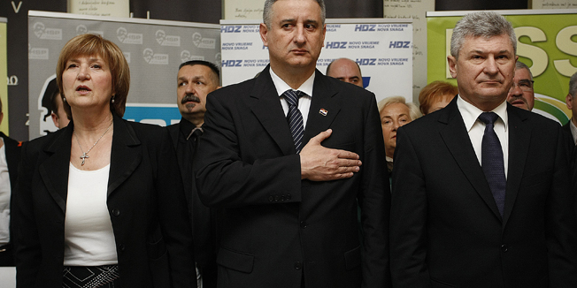 Zagreb, 220314.Drustvo hrvatskih knjizevnika, Trg bana Jelacica 7/1.Potpisivanje koalicijskog sporazuma izmedju HDZ-a, HSS-a, HSP AS, ZDS-a i HDS-a o zajednickom izlasku na izbore za Europski parlament.Na fotografiji: Ruza Tomasic, Tomislav Karamarko, Branko Grg.Foto: Ronald Gorsic / CROPIX