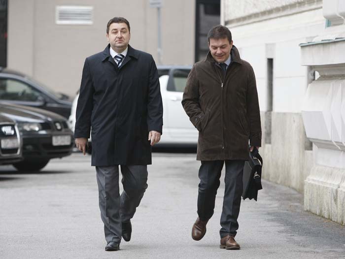 Zagreb, 250314.Zupanijski sud u Zagrebu, Zrinjevac 5.Neven Sprajcer dolazi na izricanje presude u zgradu Zupanijskog suda u Zagrebu.Na fotografiji: Neven Sprajcer i odvjetnik Mijo Golub.Foto: Ronald Gorsic / CROPIX