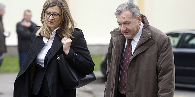 Varazdin, 270314.Na Zupanijskom sudu u Varazdninu izvanraspravno vijece danas odlucuje o izrucenju Zdravka Mustaca Njemackoj.Na fotografiji: Zdravko Mustac i odvjetnica Lidija Horvat.Foto: Zeljko Hajdinjak / Cropix