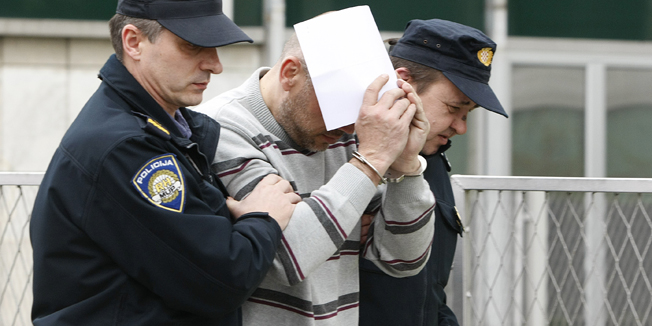 Zagreb, 270314.Savska 41.Zagrebacka policija danas je privela muskarca osumnjicenog za ubojstvo Silvane Nekic na Vrbiku.Optuzeni muskarac jutro je proveo na ispitivanju u Zupanijskom drzavnom odvjetnistvu.Na fotografiji: privodjenje osumnjicenog za ubojstvo nakon ispitivanja.Foto: Ronald Gorsic / CROPIX