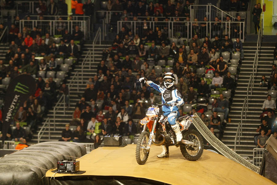 Zagreb, 300313.Arena Zagreb, Laniste.Revijalni show Masters of dirt 2013., najveci svjetski dogadjaj u freestyle kategoriji. To je jedinstven koncept koji kombinira motocikle, bicikle, quad motore, motorne sanjke, atraktivne gutacice vatre, pirotehniku i dj-a cime je privukao paznju medija i publike.Foto: Ranko Suvar / CROPIX