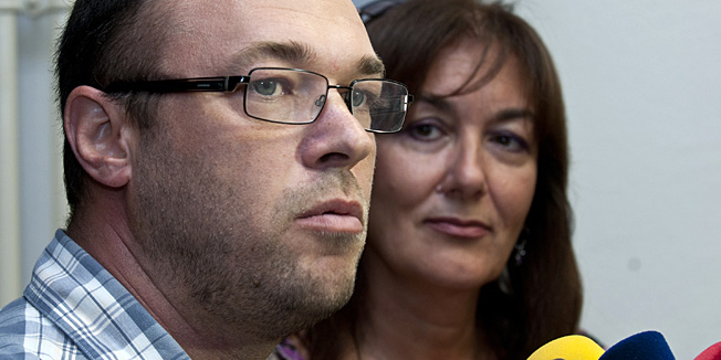 Zagreb, 020812.Predsjednistvo HDZ-a odrzalo je danas sastanak u prostorijama stranke na Trgu Zrtava fasizma.Na fotografiji: Davor Stier i Dubravka Suica daju izjavu za medije.Foto: Admir Buljubasic / CROPIX