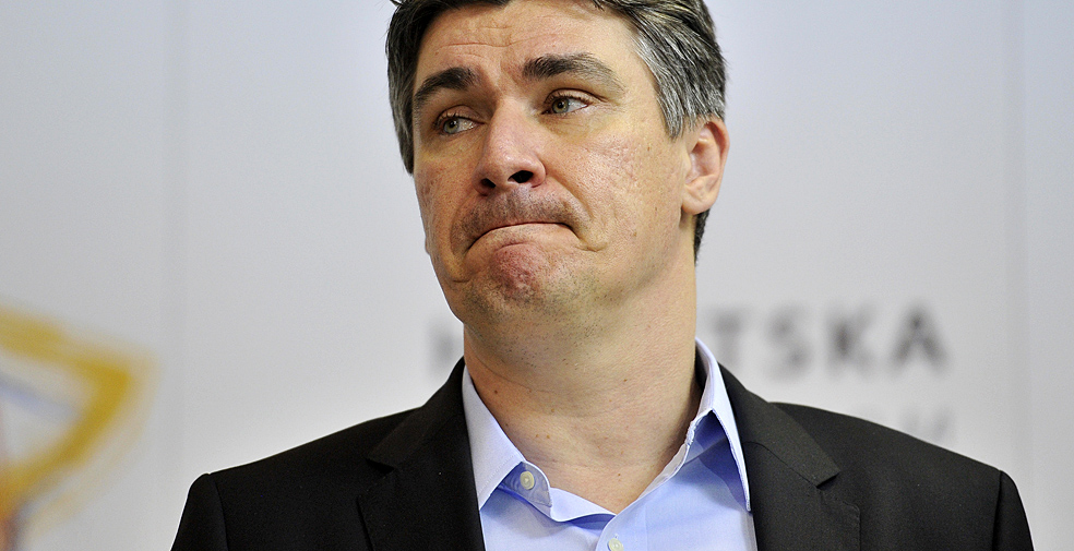 Zagreb, 150413.Sjediste SDP-a, Iblerov trg.Konferencija za novinare predsjednika SDP-a Zorana Milanovica nakon proglasenja privremenih rezultata izbora za Europski parlament.Na fotografiji: Zoran Milanovic.Foto: Boris Kovacev / CROPIX