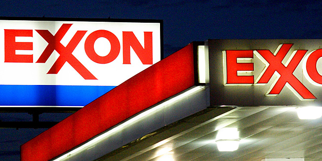 (FILES) An Exxon sign is seen at a station in this September 20, 2008 file photo in Manassas, Virginia. Emergency crews sent by US oil giant Exxon Mobile worked March 31, 2013 to contain several thousand gallons of crude oil that spilled from a ruptured company pipeline in central Arkansas, the corporation said. The rupture, which occurred Friday afternoon in a section of the Pegasus pipeline near the town of Mayflower, which has a population of about 1,700 people and located north of Little Rock. According to Faulkner County Judge Allen Dodson, the US Environmental Protection Agency (EPA) has estimated that about 2,000 barrels of oil have been released into the neighborhood, but so far, responders have been able to stop the oil from flowing into Lake Conway.  AFP PHOTO/Karen BLEIER/FILES