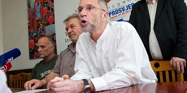 Zagreb, 260413.savez samostalnih sindikata Hrvatske, Nezavisni hrvatski sindikati, matica hrvatskih sindikata, hrvatska udruga sindikata i Udruga radnickih sindikata Hrvatske na odrzanoj tiskovnoj konferenciji u Radnickom domu, najavila je masovni sindikalni prosvjed na kojeg su pozvali radnike i njihove obitelji.Na slici: Ozren Matijasevic, Damir Jakus, Kresimir Sever.Foto: Darko Tomas / CROPIX