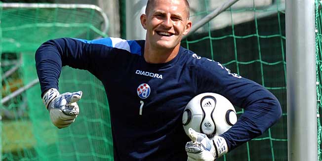 Zagreb, 020513.U 32.-oj godini zivota, bivsi golam zagrebackog Dinama Ivan Turina, preminuo je u svom stanu u Stockholmu. Prema prvim informacijama, Ivan je preminuo u snu ostavivsi iza sebe trudnu zenu i dvije kcerke. Nema tragova nasilja te se pretpostavlja da je rijec o zatajenju srca.Foto: Drago Sopta / CROPIX